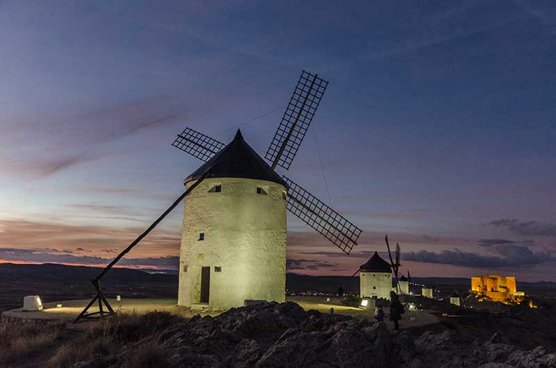 Toledo - Consuegra 51 - molinos de viento y castillo de Consuegra.jpg